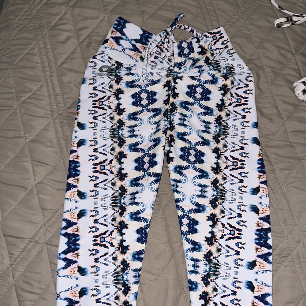 Oh yas fit leggings blue and white